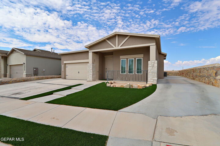 Property Photo:  13761 Villa Vista Avenue  TX 79928 
