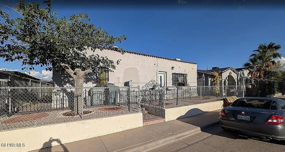 Property Photo:  402 Francis Street  TX 79905 