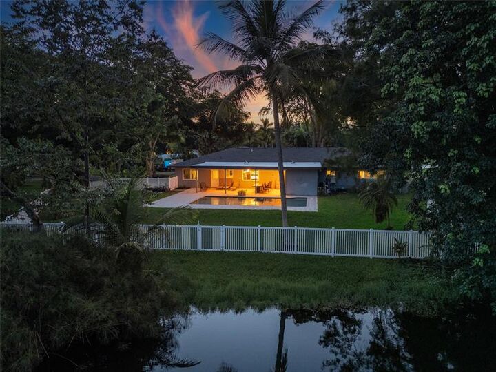 Property Photo:  4000 109th Ave  FL 33328 