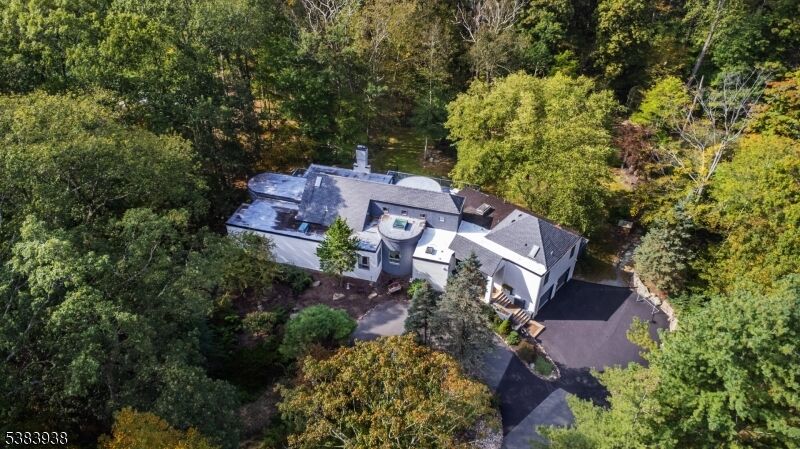 Property Photo:  4 Springwood Ter  NJ 07405