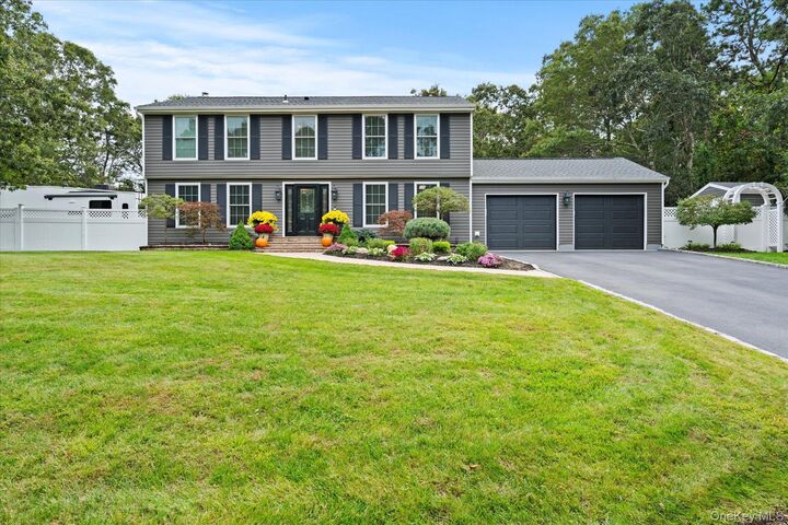 Property Photo:  4 Foreston Circle  NY 11949 