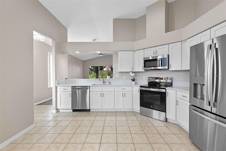Property Photo:  5535 Sir Churchill Drive  FL 34748 