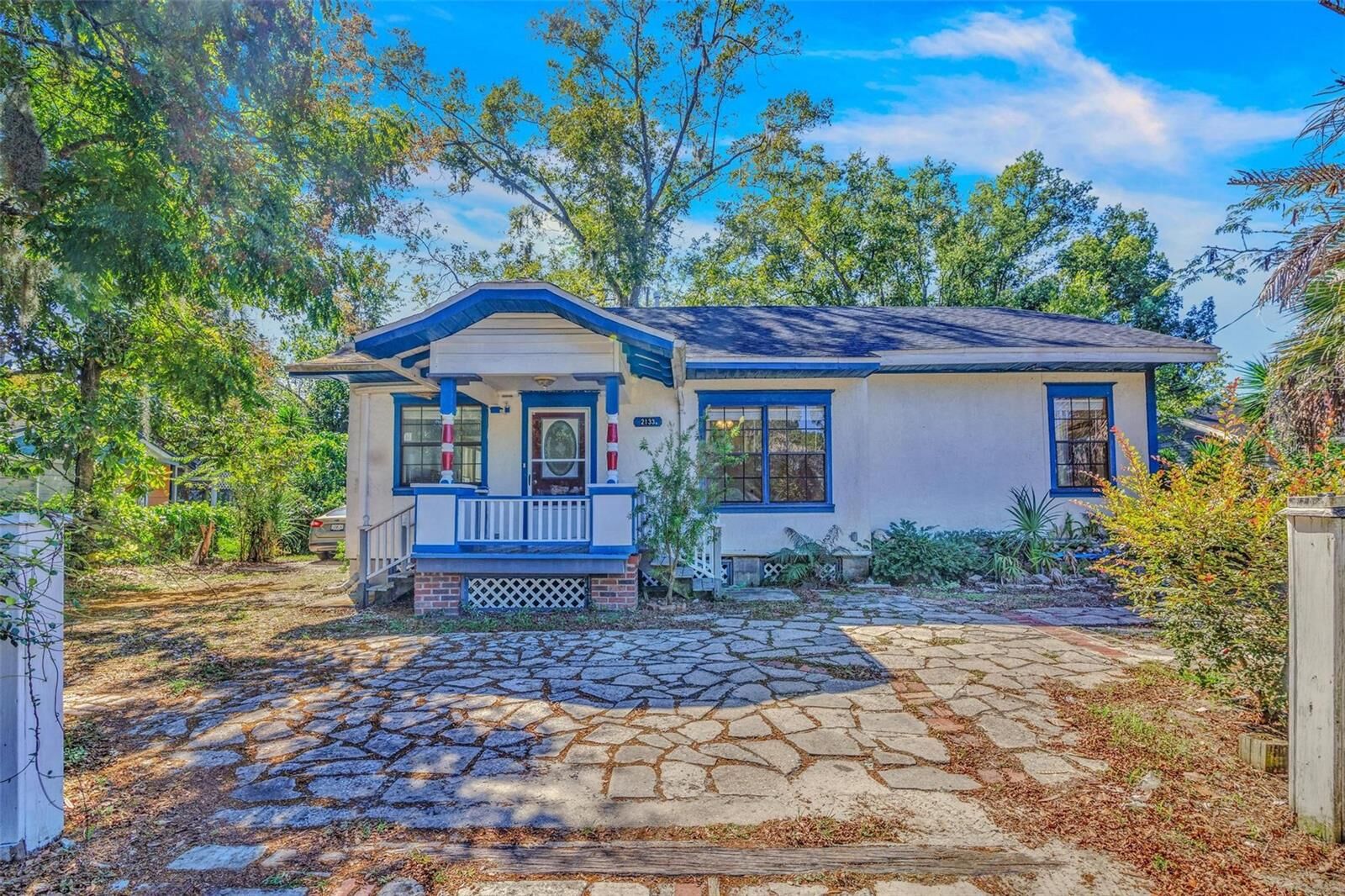 Property Photo: 2133 NE 8th Avenue FL 32641