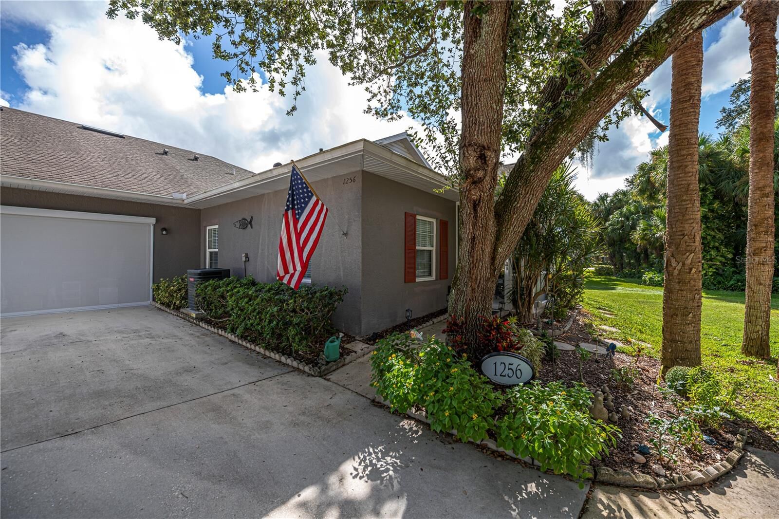 Property Photo: 1256 Green Oak Trail FL 33948