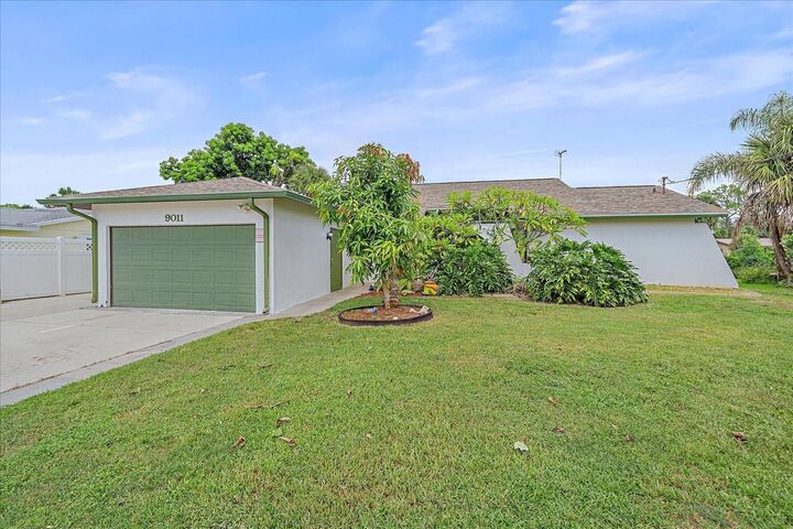 Property Photo:  9011 Hilolo Lane  FL 34293 