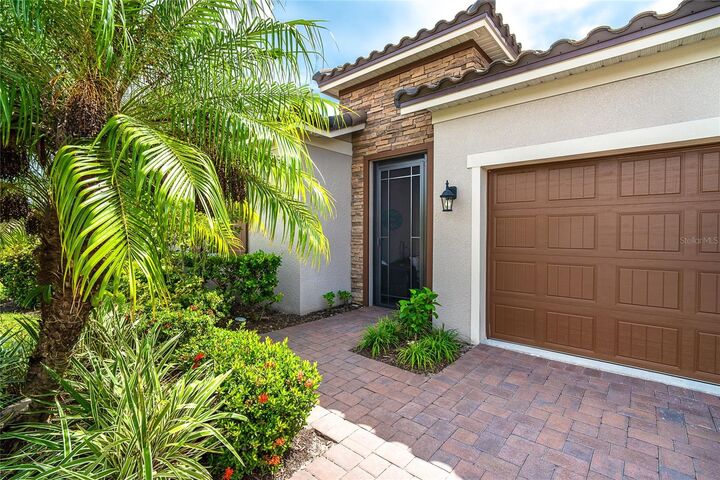 Property Photo: 4524 Baltry Court FL 34211