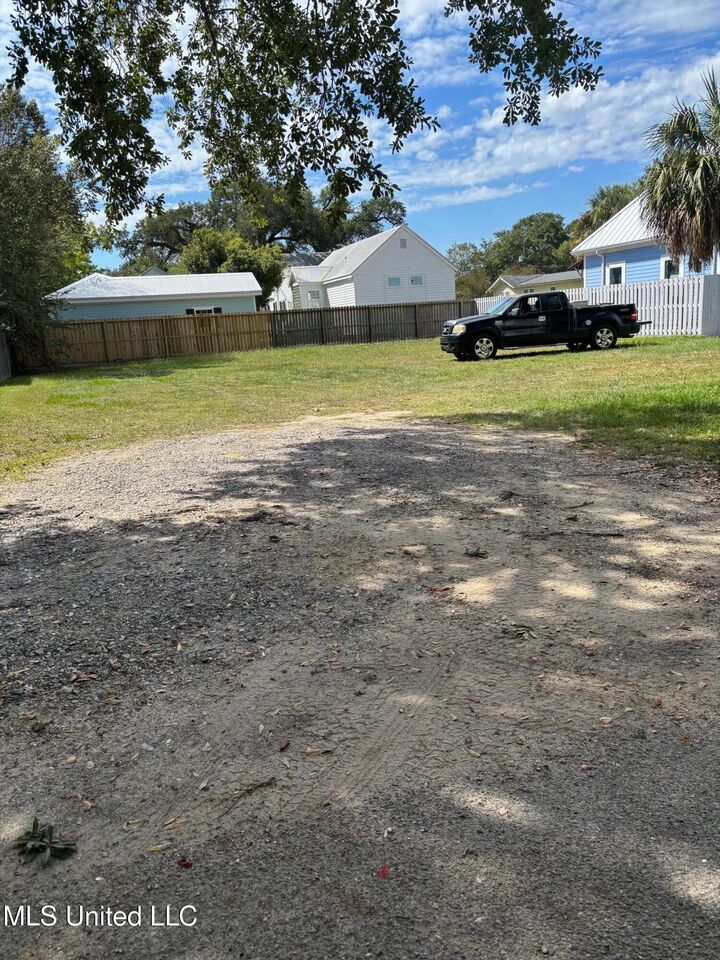 Property Photo:  00 State Street  MS 39520 
