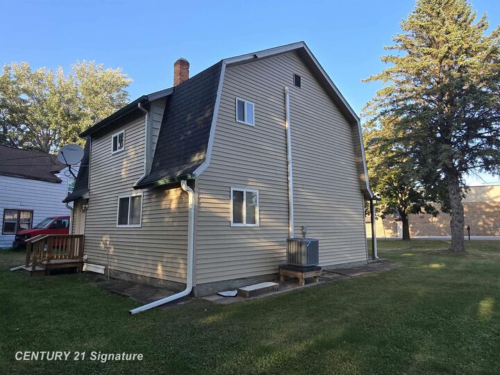 Property Photo: 244 S Sherman Street MI 48768