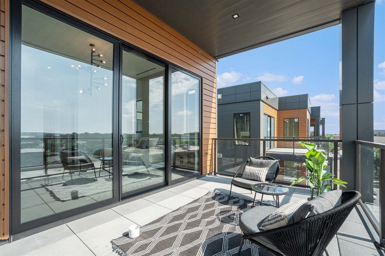 Property Photo:  159 S River Avenue 504  MI 49423-2863 