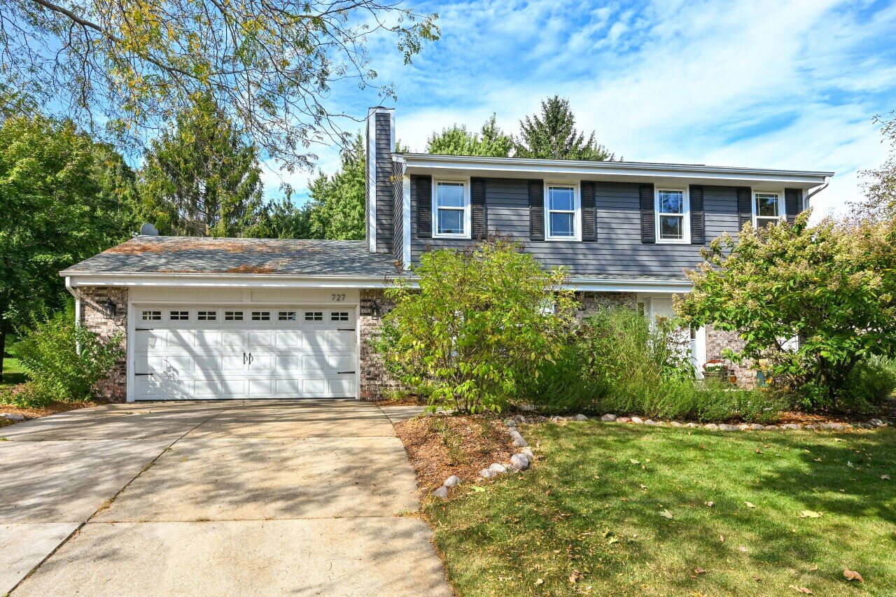 Property Photo: 727 Overland Trl WI 53024