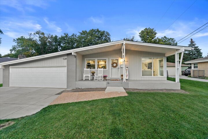 5850 N Witte Ln  Glendale WI 53209 photo