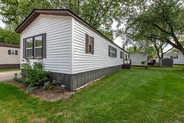 Property Photo:  3285 Meadow Drive  IL 60085 