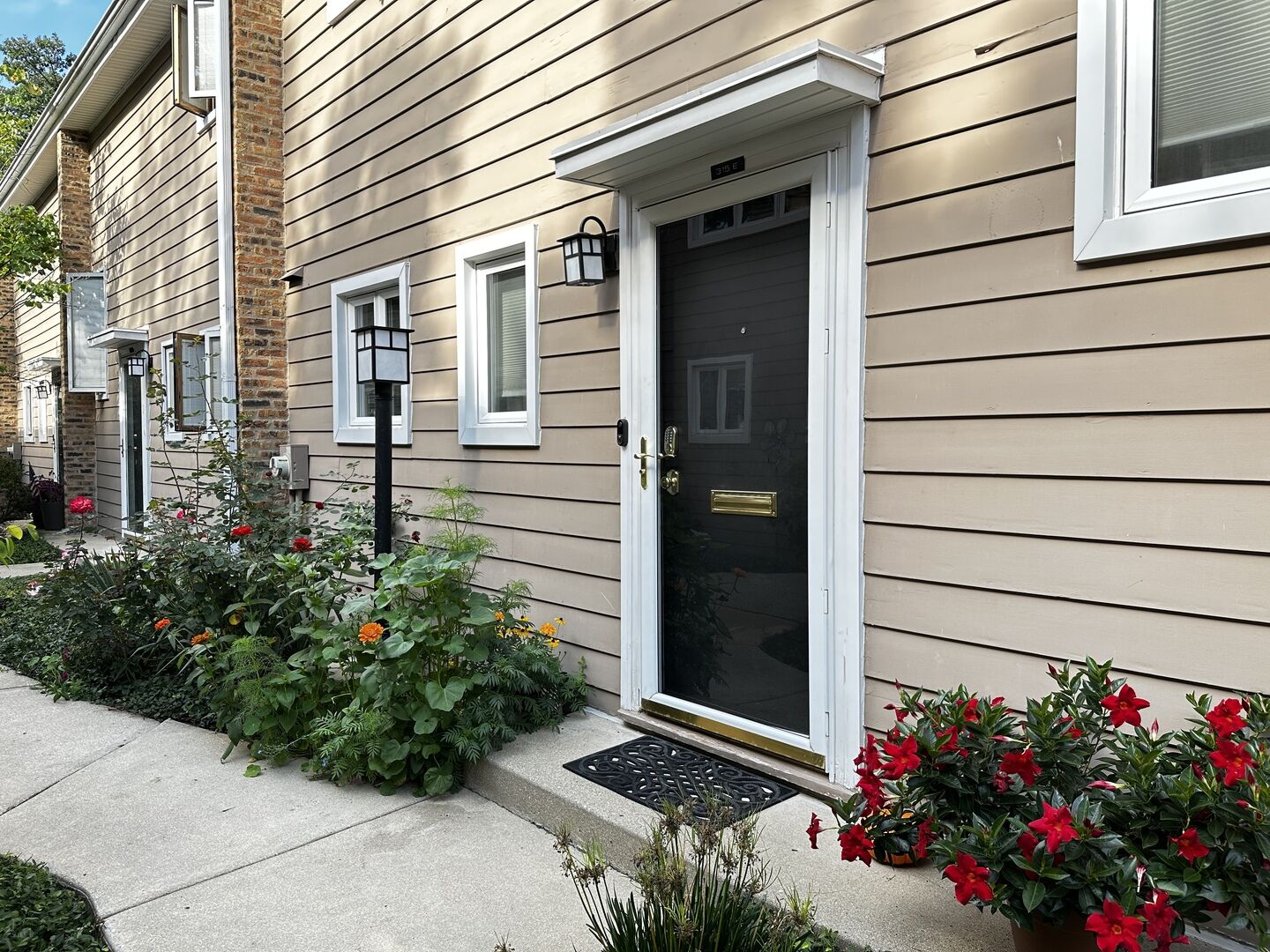 Property Photo: 315 Hawthorn Avenue IL 60022