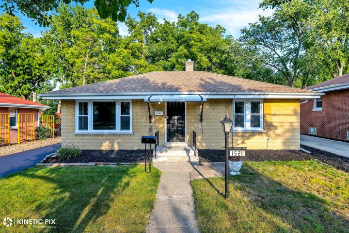 Property Photo:  1521 N Hillside Avenue  IL 60163 