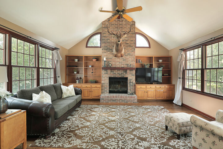 Property Photo:  904 Forest Avenue  IL 60015 