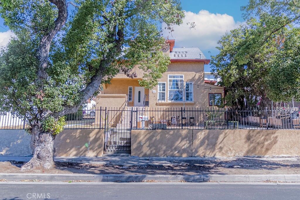 Property Photo:  437 Isabel Street  CA 90065 