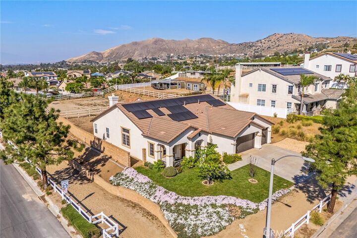 Property Photo:  489 Branding Iron Way  CA 92860 