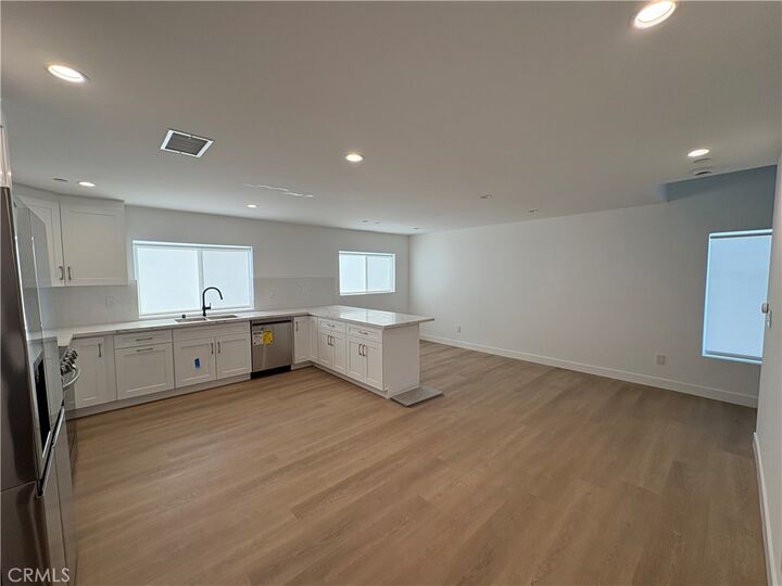 Property Photo:  14165 Calvert Street  CA 91401 
