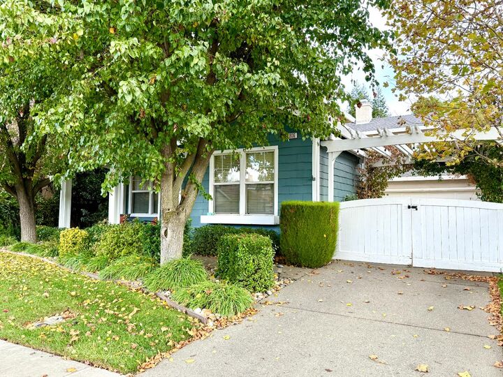 Property Photo:  2806 Audubon Circle  CA 95618 