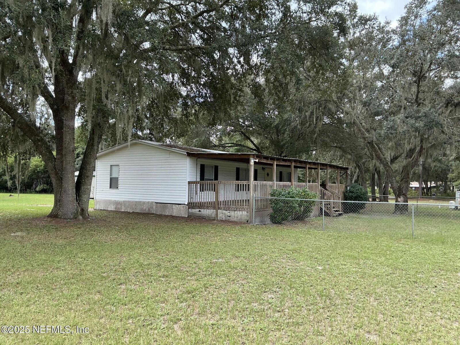 Property Photo: 147 Homestead Road FL 32177