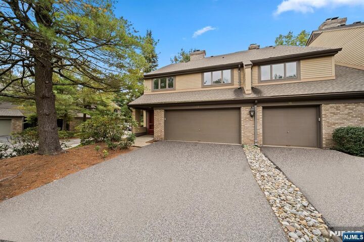 Property Photo:  8 Sandburg Court  NJ 07430 