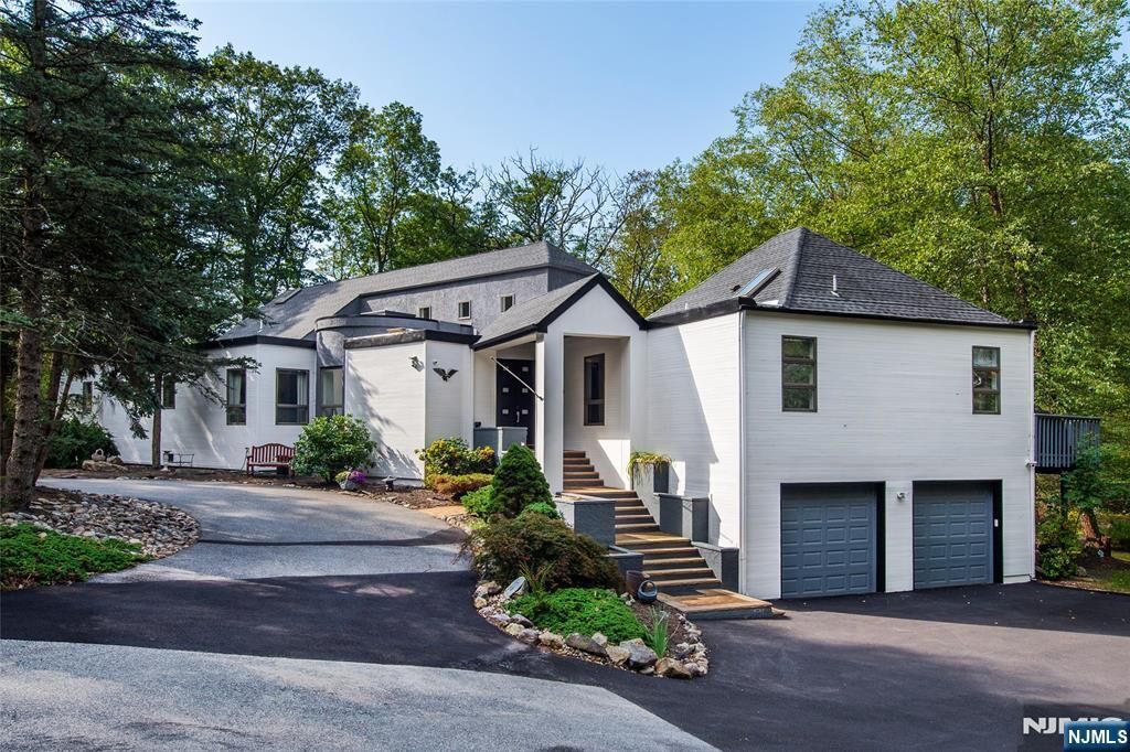 Property Photo:  4 Springwood Terrace  NJ 07405 