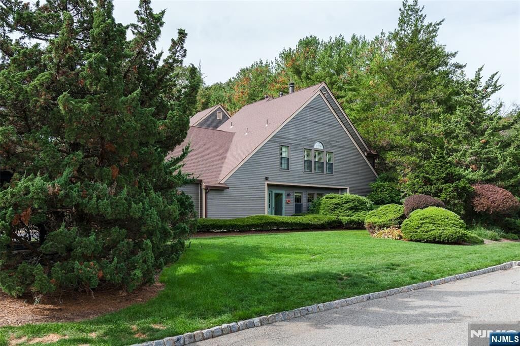 Property Photo:  7 New Bedford Road H  NJ 07480 
