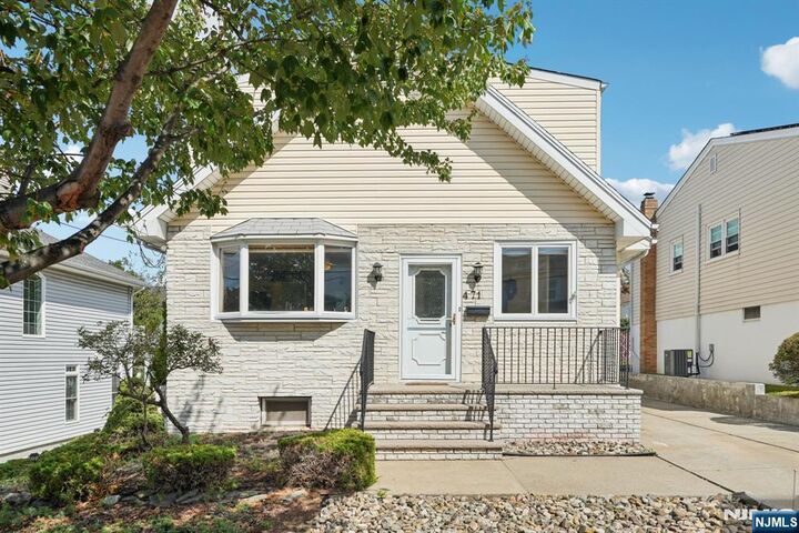 471 Harding Avenue  Lyndhurst NJ 07071 photo