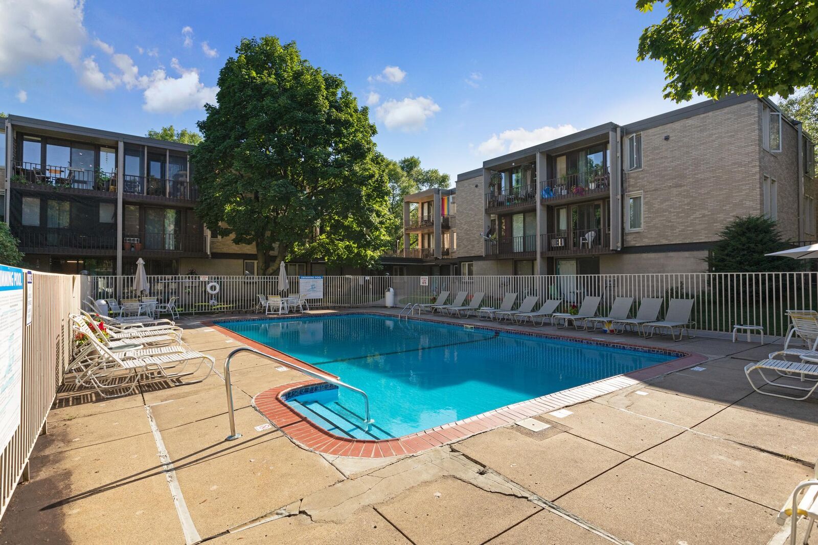 Property Photo:  4029 14 Avenue S 14G  MN 55407 