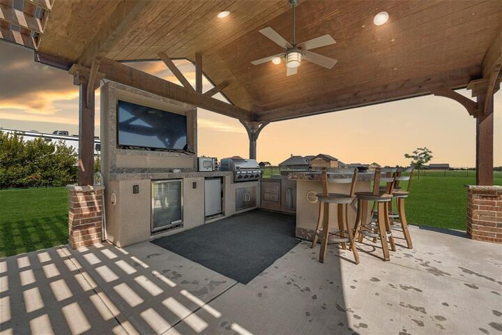 Property Photo: 2921 W Alamosa Drive TX 75160