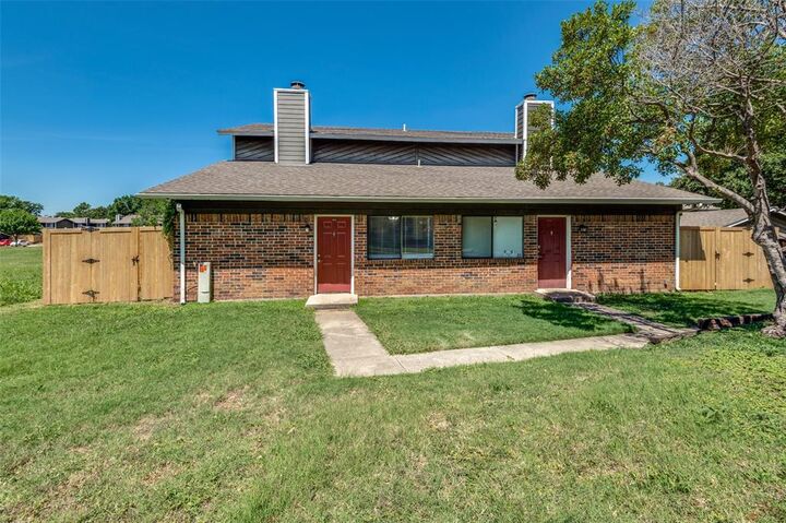 Property Photo:  1122 Millview Drive 2802  TX 76012 