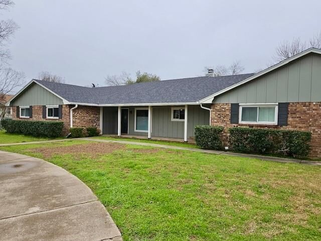 Property Photo: 1117 E Navasota Street TX 76642