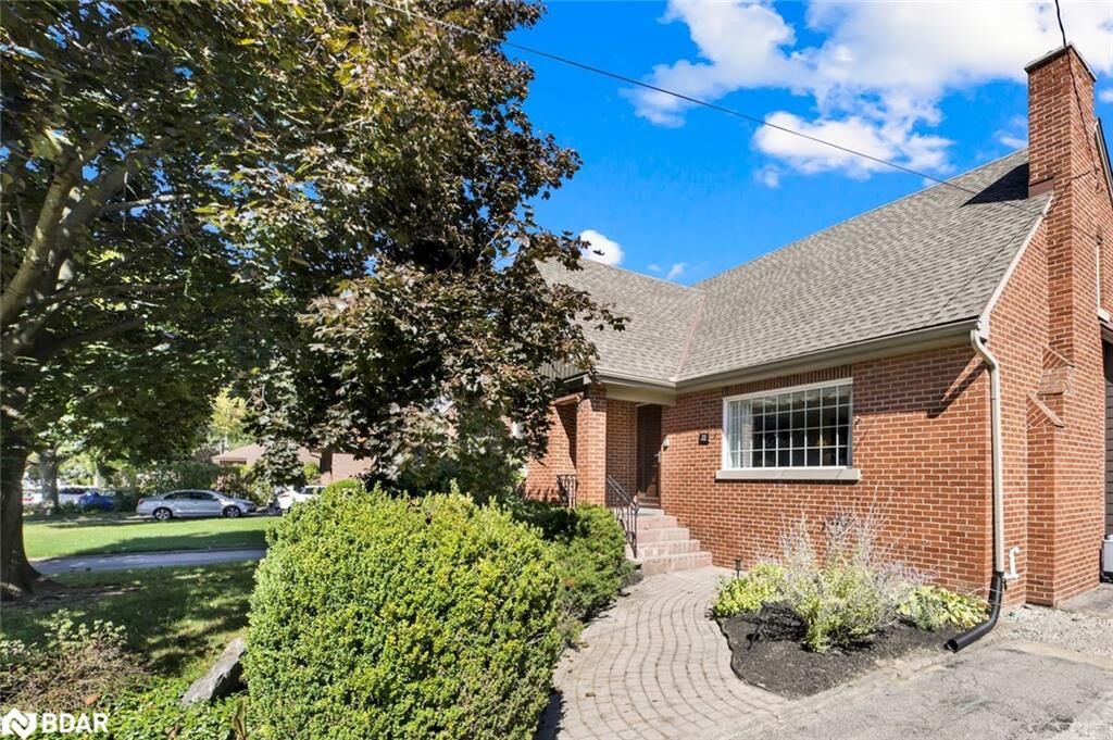 Property Photo:  31 Lower Horning Road  ON L8S 3E9 