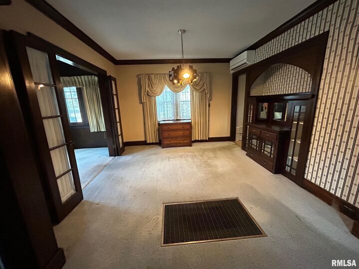 Property Photo: 605 Melrose Court IA 52732