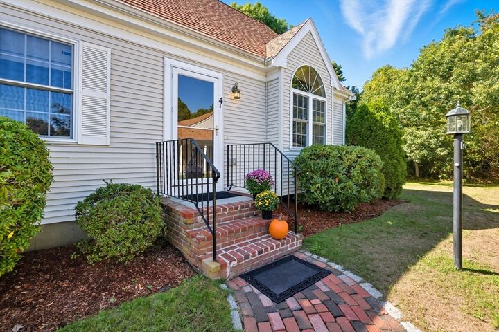 Property Photo:  16 Trotting Park Rd 4B  MA 02536 