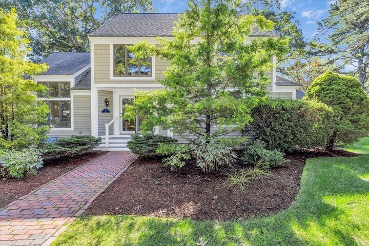 Property Photo:  4 Florence Ave  MA 02649 