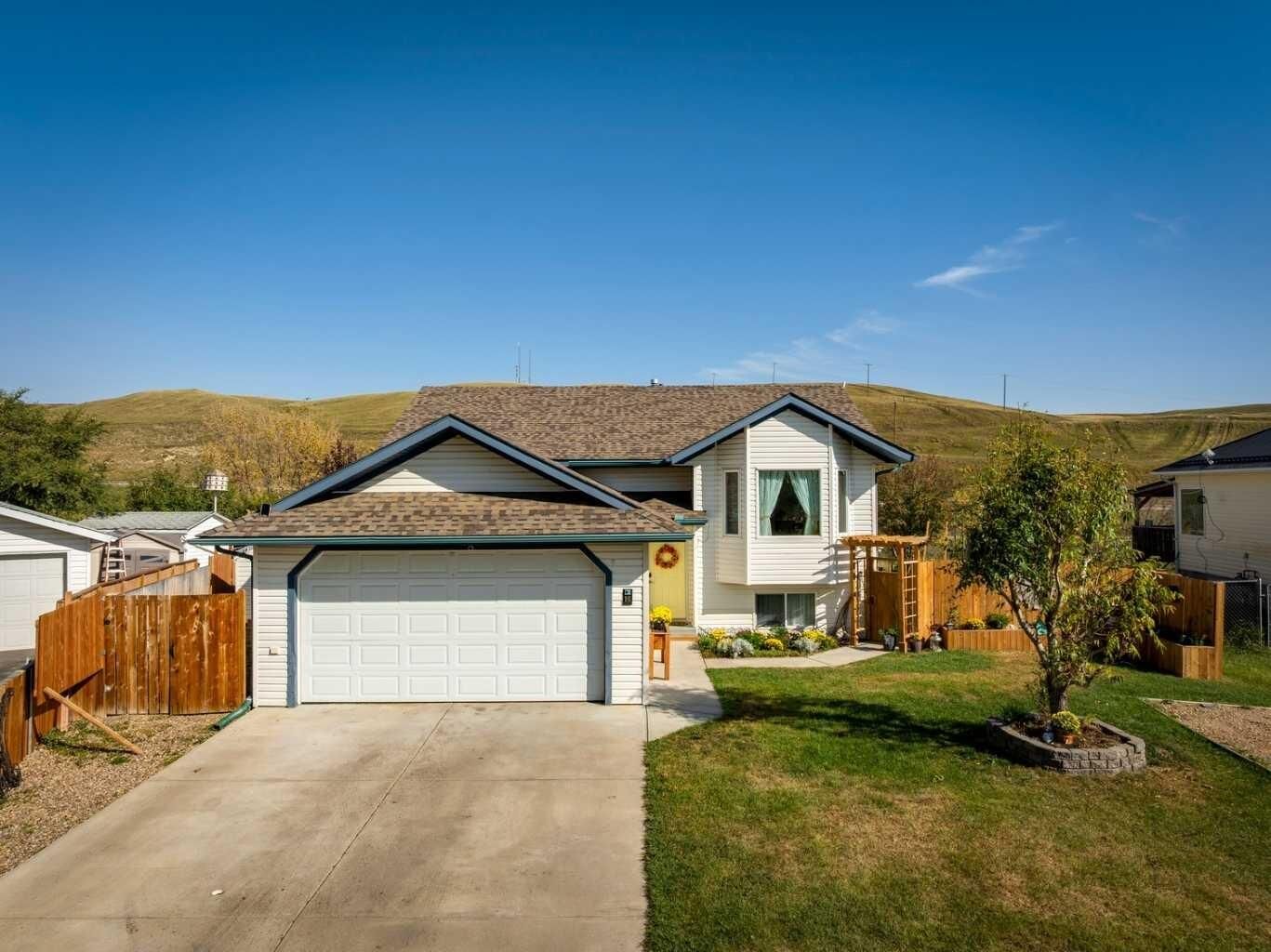 Property Photo:  18 Cambridge Drive  AB T0M 0L0
