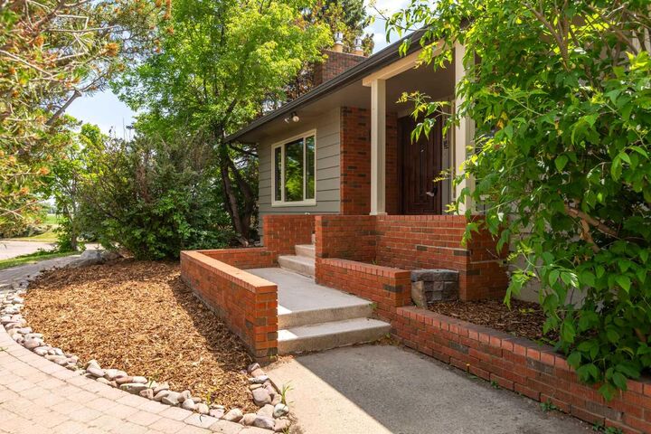 Property Photo:  1025 5 Street SW  AB T1V 1A8 