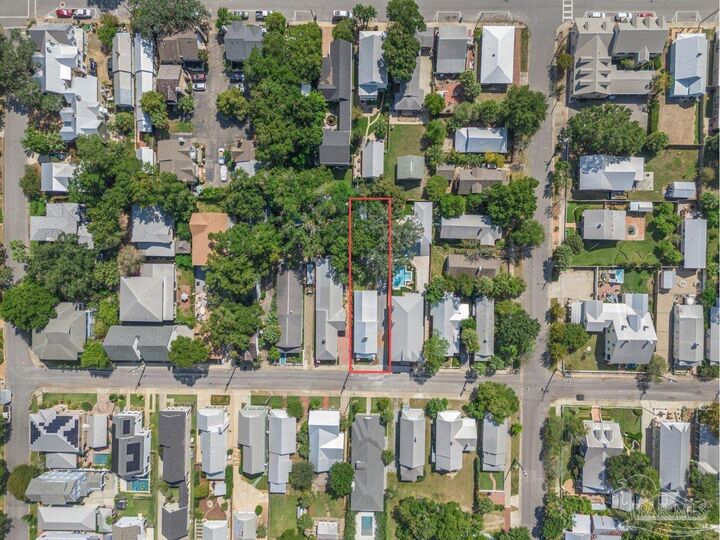 Property Photo: 411 E Intendencia St FL 32502