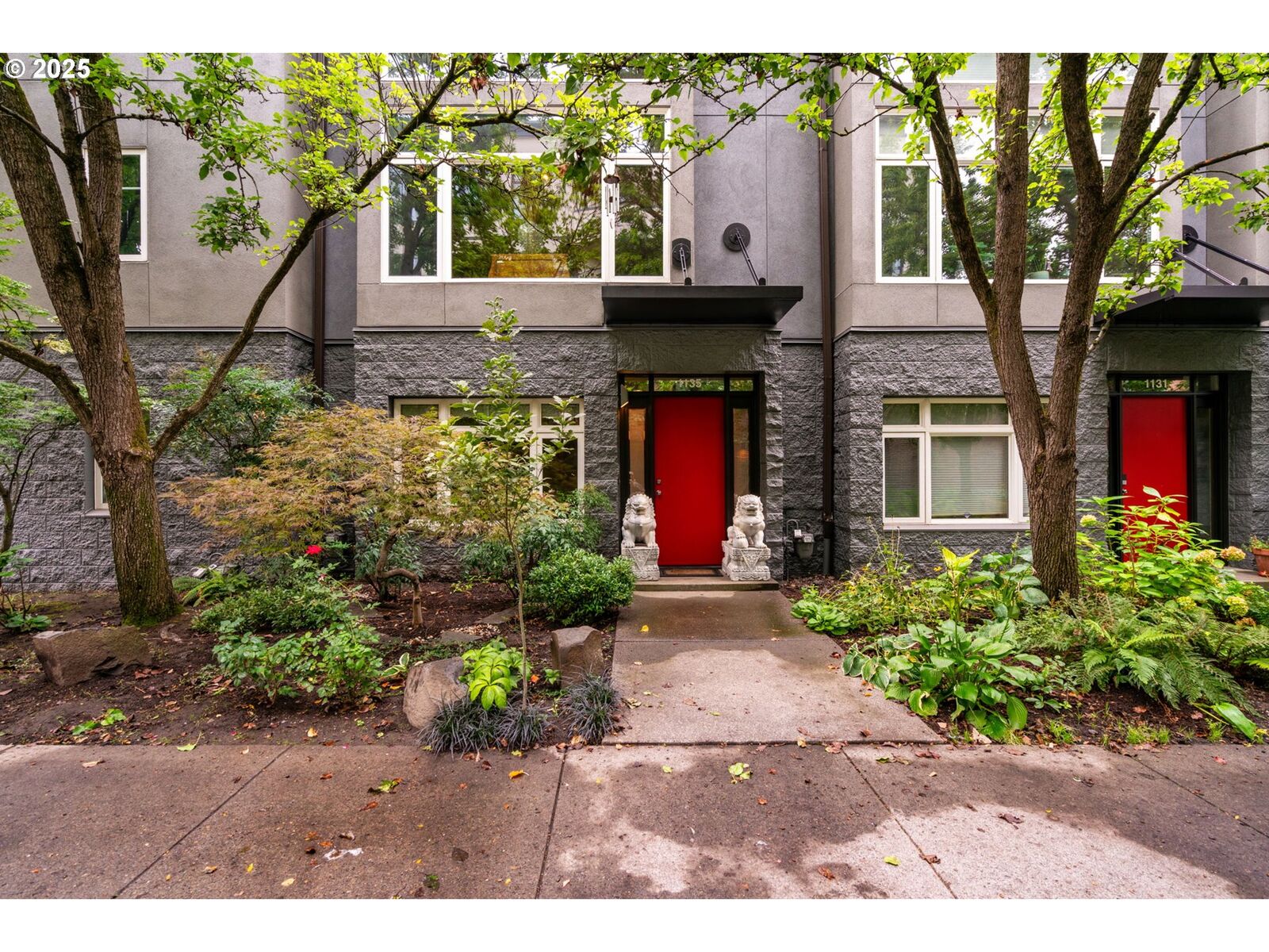 Property Photo:  1135 NW Irving St  OR 97209 