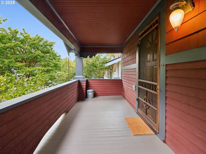 Property Photo:  1828 SE 43rd Ave  OR 97215 