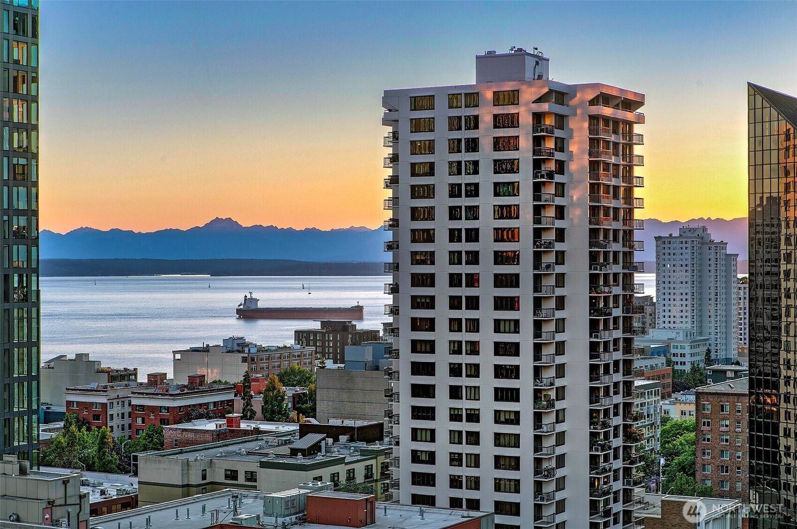 Property Photo:  1920  4th Avenue 1702  WA 98101 