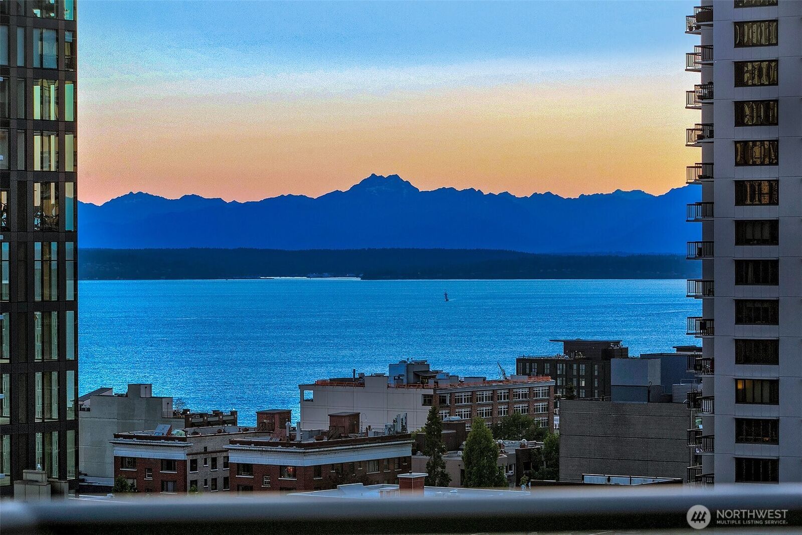 Property Photo: 1920 4th Avenue 1702 WA 98101