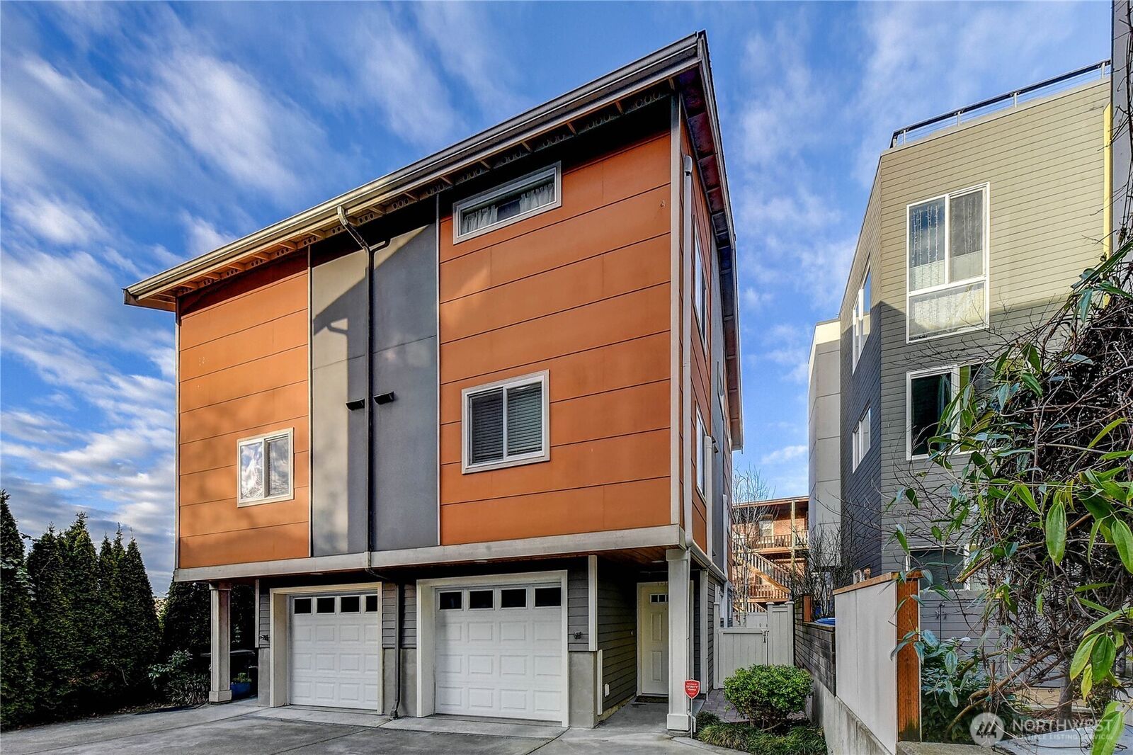 Property Photo:  1619  14th Avenue B  WA 98122 