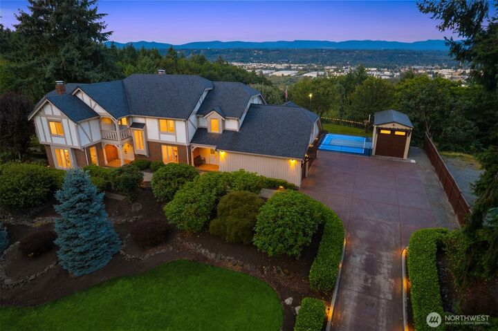 Property Photo:  412  Hi Crest Drive  WA 98001 
