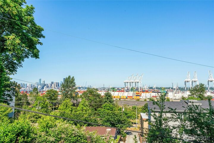 Property Photo: 3015 SW Harbor Lane WA 98126