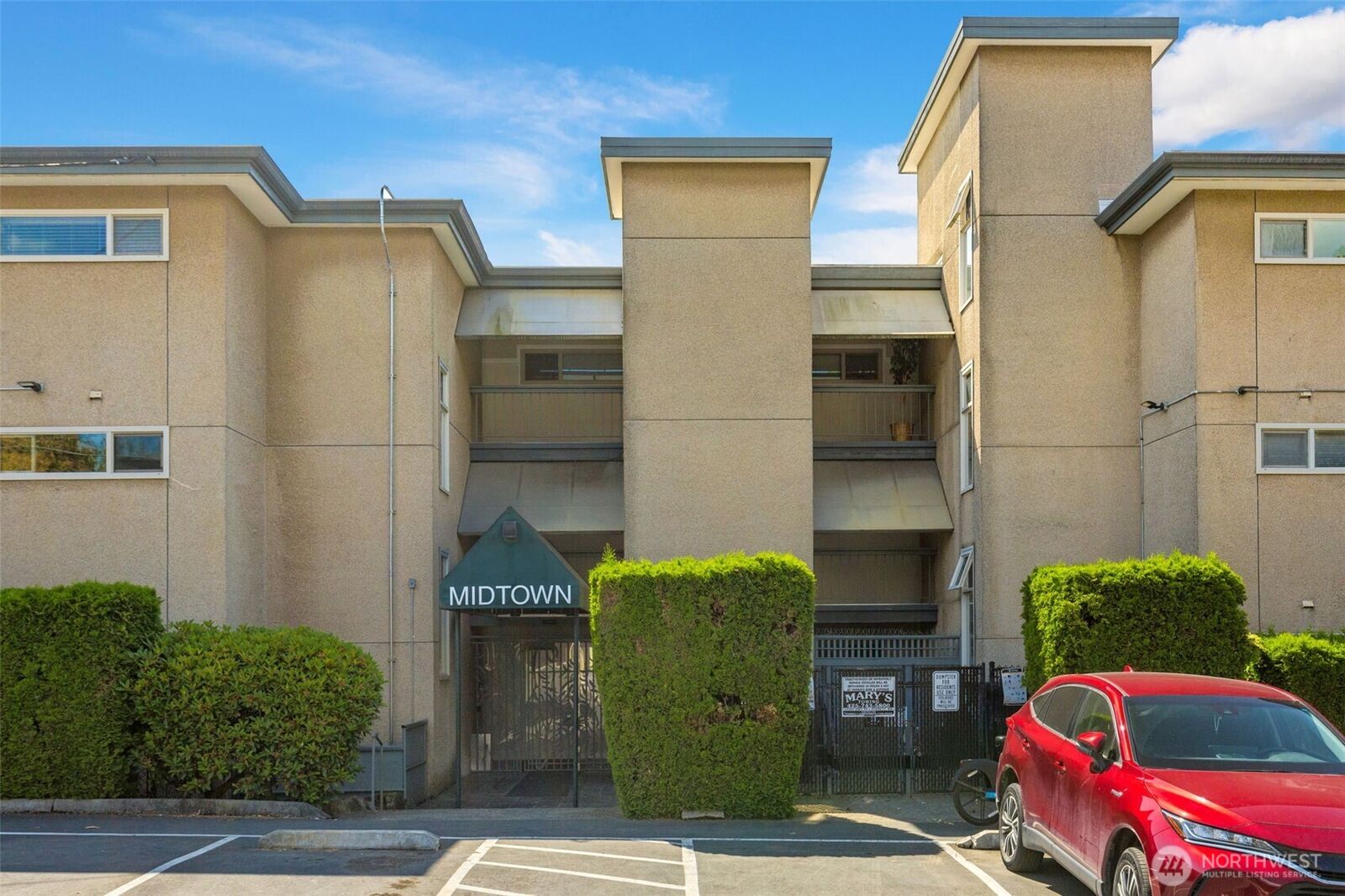 Property Photo: 732 11th Avenue E 202 WA 98102