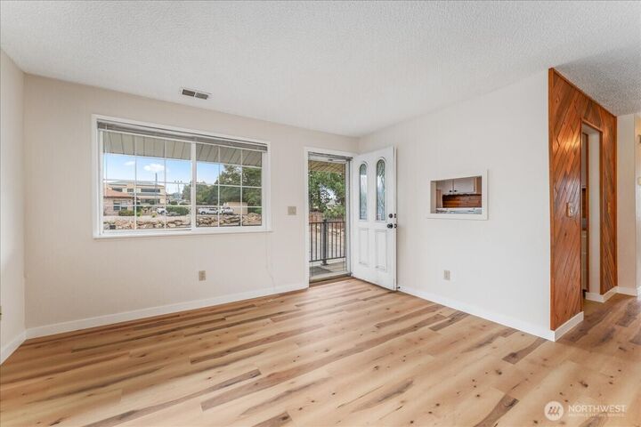 Property Photo:  100  Simon Street 40  WA 98802 