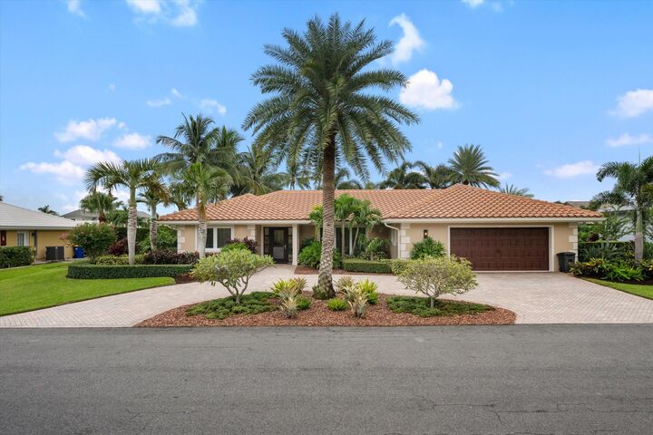 Property Photo:  8884 SE Pelican Island Way  FL 33455