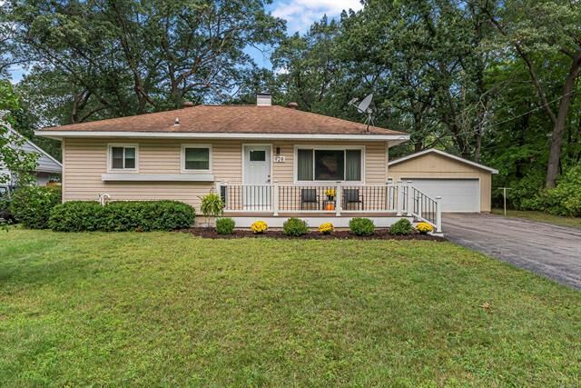 928 Avenue E  East Bay Twp MI 49686 photo